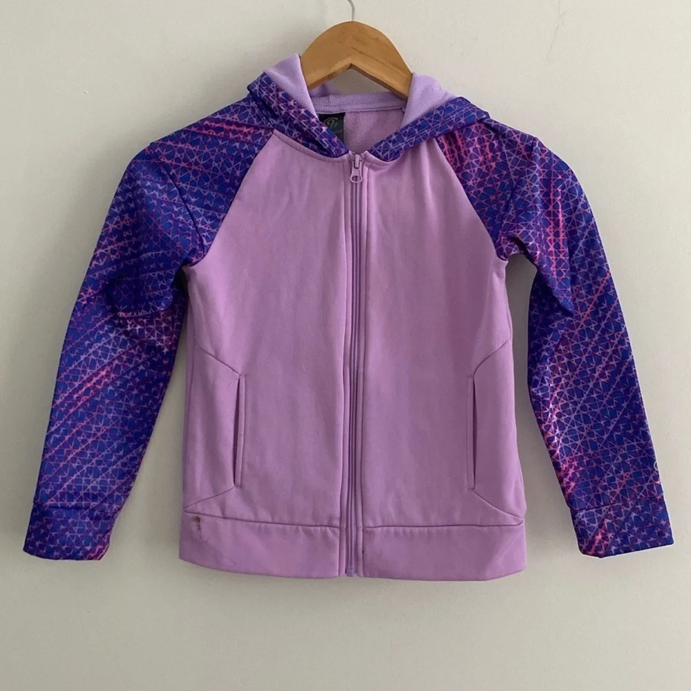 Child’s zip up hoodie M